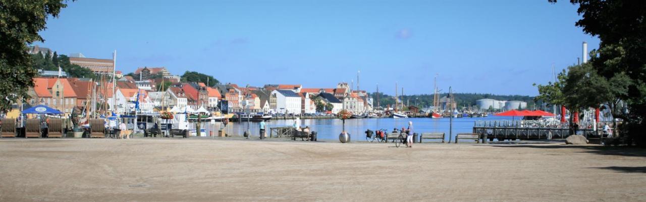 Zentrale Ferienwohnung Anker Im Sonnenblumenhaus Flensburg Buitenkant foto
